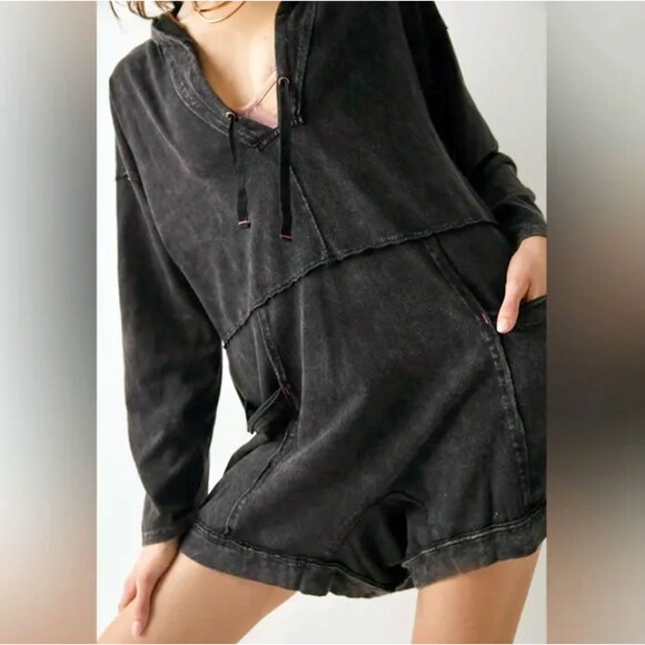 Free People Intimately Just Be Chill Romper Women XS Black Hooded Big Pockets - Picture 3 of 14